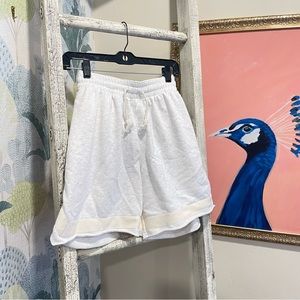 Nike Standard Issue Swoosh Fly Women's Basketball Shorts 'ivory